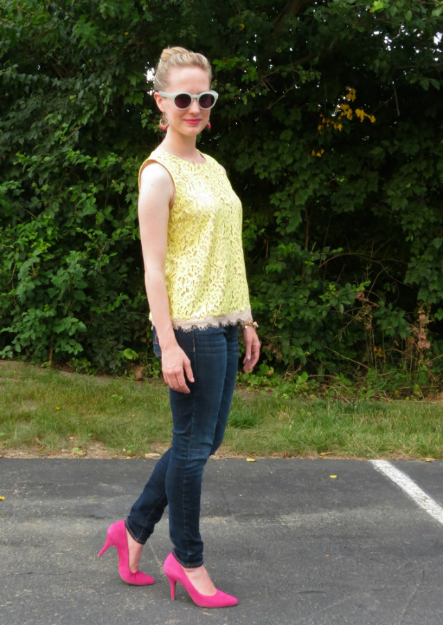 lace top, jeggings, pink suede pumps, retro shades