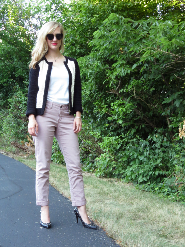 studded pumps, black and white boucle jacket, pink jeans, wavy hair, Oasap sunglasses, Clinique chubby stick intense