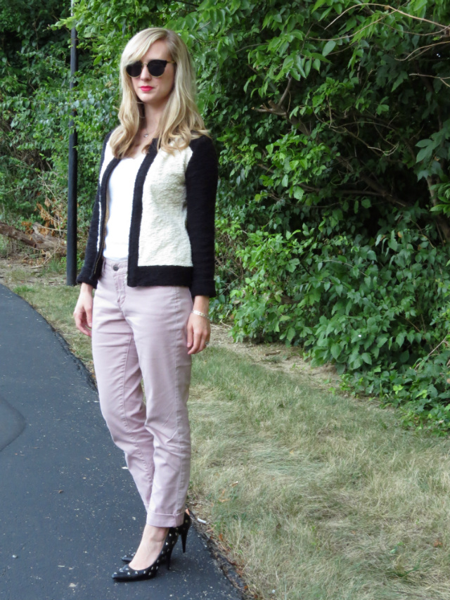 black and white boucle jacket, pink jeans, wavy hair, Oasap sunglasses, Clinique chubby stick intense