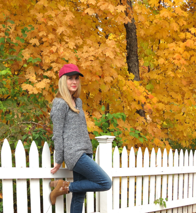 fashion baseball cap, outfit with baseball cap, guess cutout ankle boots, ankle boots with cuffed jeans