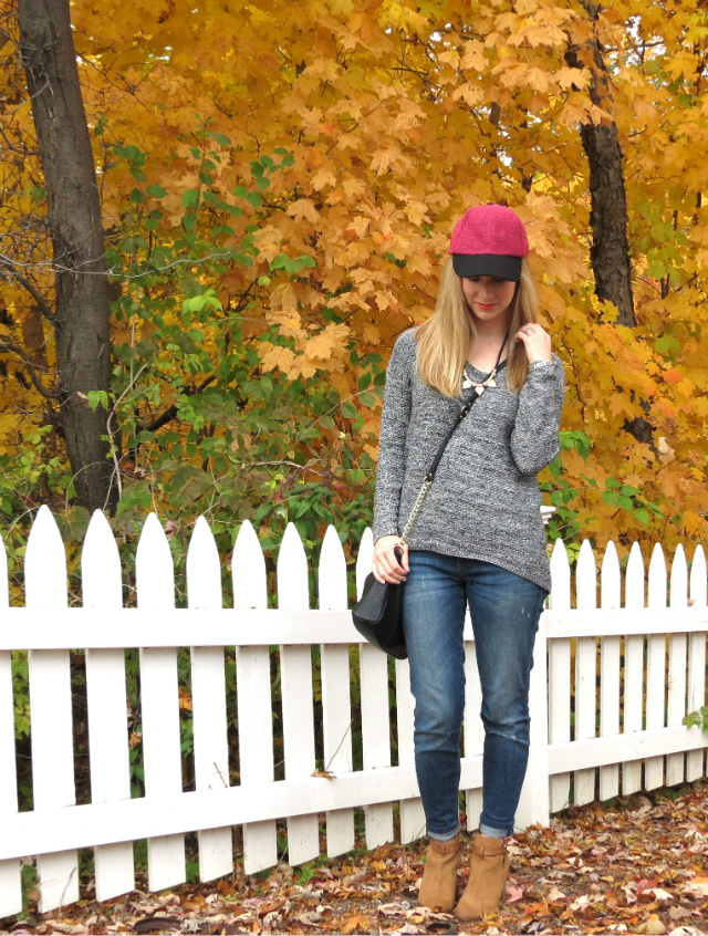 fashion baseball cap, outfit with baseball cap, guess cutout ankle boots, ankle boots with cuffed jeans
