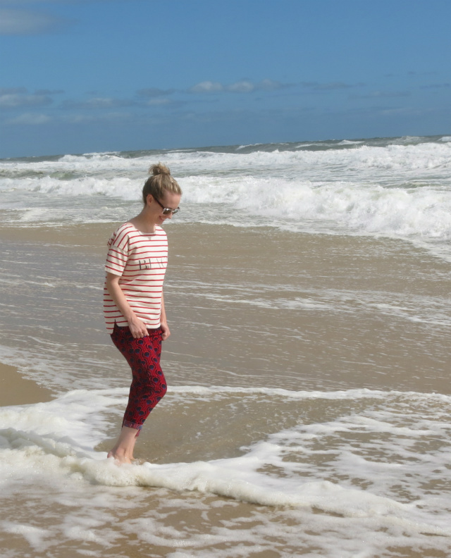 madewell beach tee, printed pants, beach outfit, outer banks