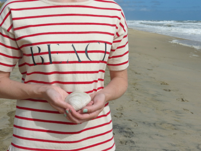 madewell beach tee, printed pants, beach outfit, outer banks