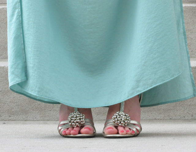 mint maxi skirt, j crew cove floral top, blush clutch, pink mirrored ray bans, gold sandals, wedding guest attire