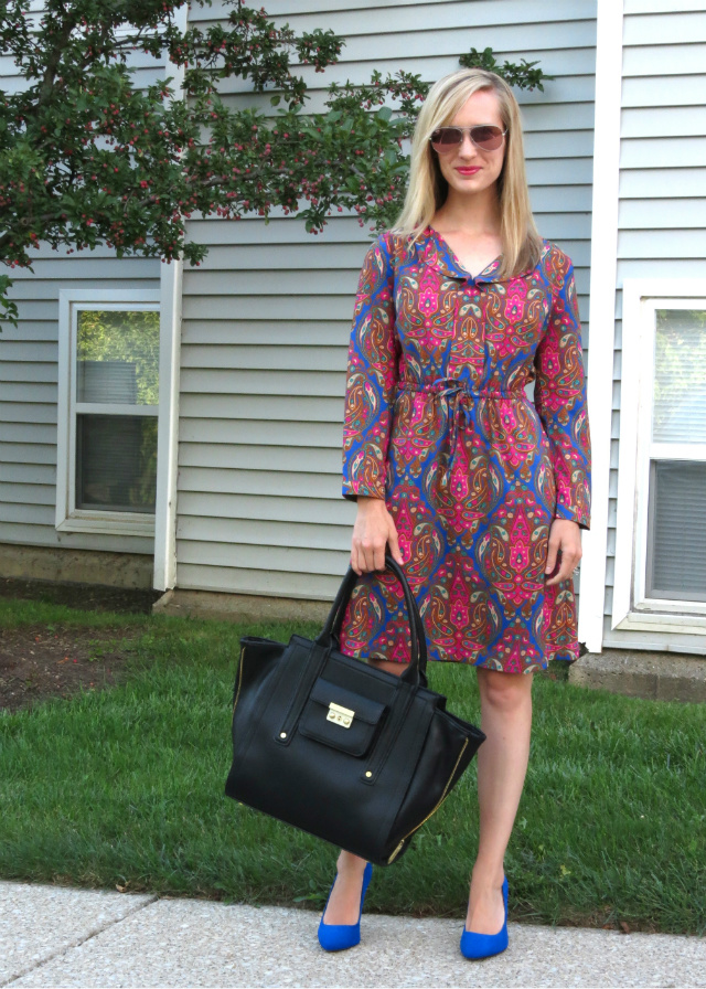 paisley dress, cobalt blue pumps, phillip lim for target tote, mirrored ray bans