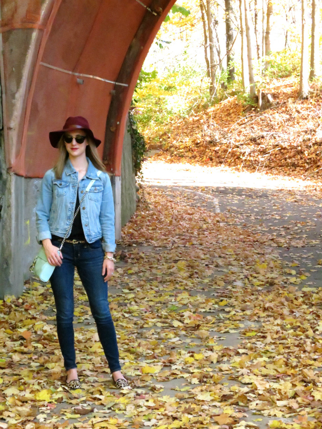 canadian tuxedo, double denim, burgundy hat, leopard shoes and belt, fall fashion, indianapolis style blogger