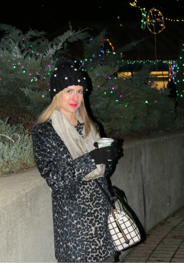 christmas at indianapolis zoo, pearl beanie, blue leopard coat, windowpane fossil sydney satchel, faux fur infinity scarf