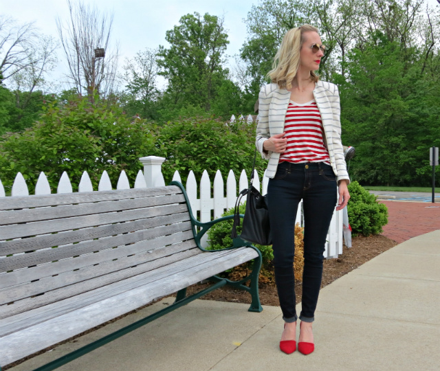 double stripes, skinny jeans, red d'orsay pumps, pink Ray Ban aviators, bucket bag