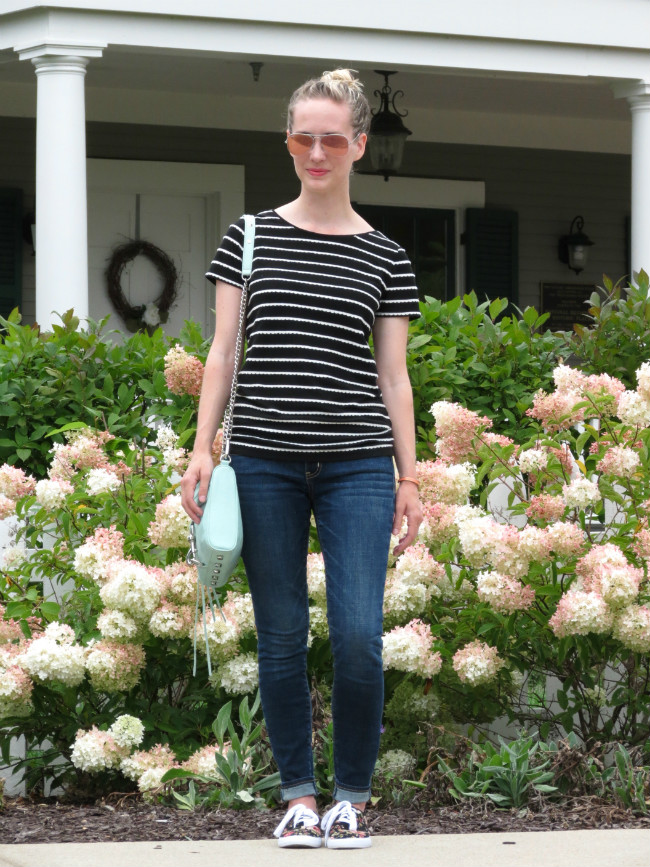 21 SUMMER WEEKEND OUTFIT IDEAS striped tee + jeans + patterned sneakers