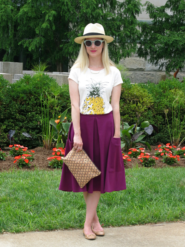 21 SUMMER WEEKEND OUTFIT IDEAS graphic tee + midi skirt + straw fedora