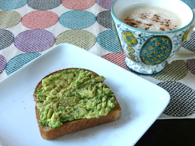 quick healthy breakfast idea, breakfast under 300 calories, avocado toast
