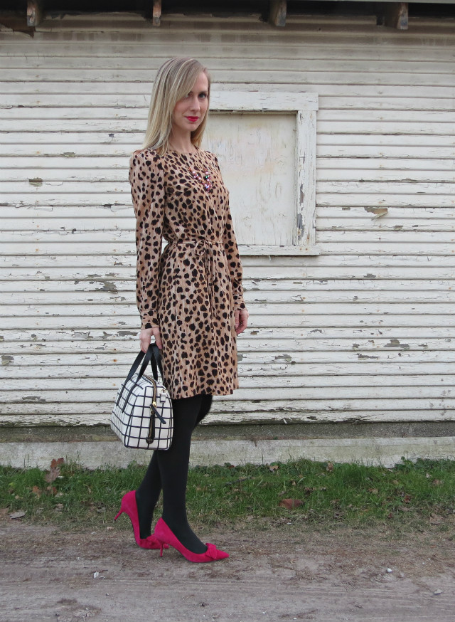 cheetah dress, pink bow pumps, print mixing
