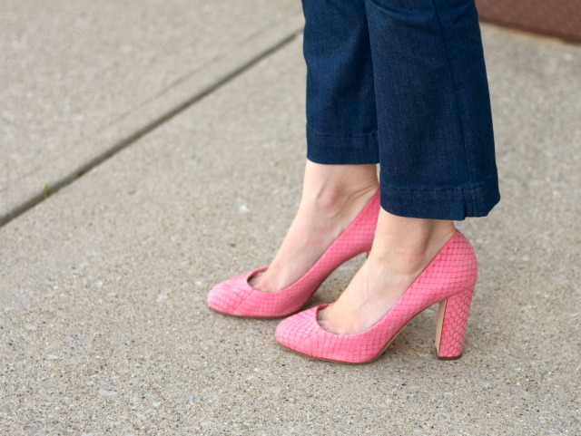 pink block heel pumps, kick crop pants, short sleeve sweatshirt, Kate Spade spotted bag, ThredUp review