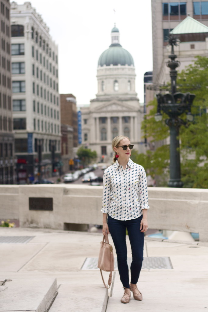 Boden print shirt, Articles of Society skinny frayed jeans, lace up flats, Ray Ban Clubmasters, Madewell suede transport tote