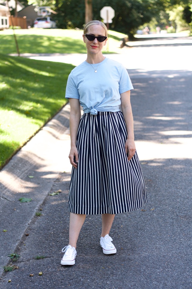 striped midi skirt, knotted tshirt, converse lowtops, retro sunglasses