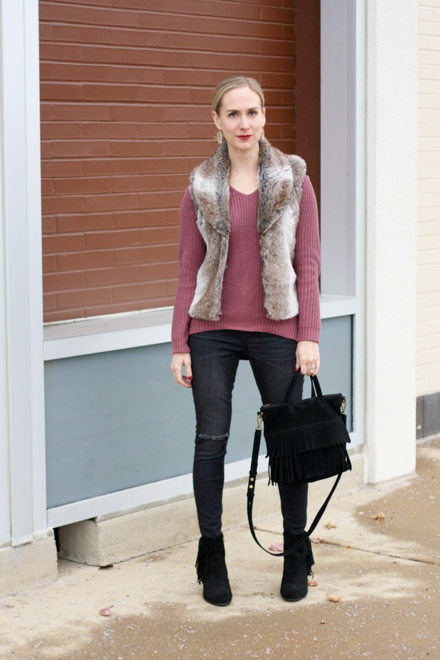 mauve sweater, faux fur vest, distressed black jeans, fringe ankle boots, Kendra Scott drop earrings