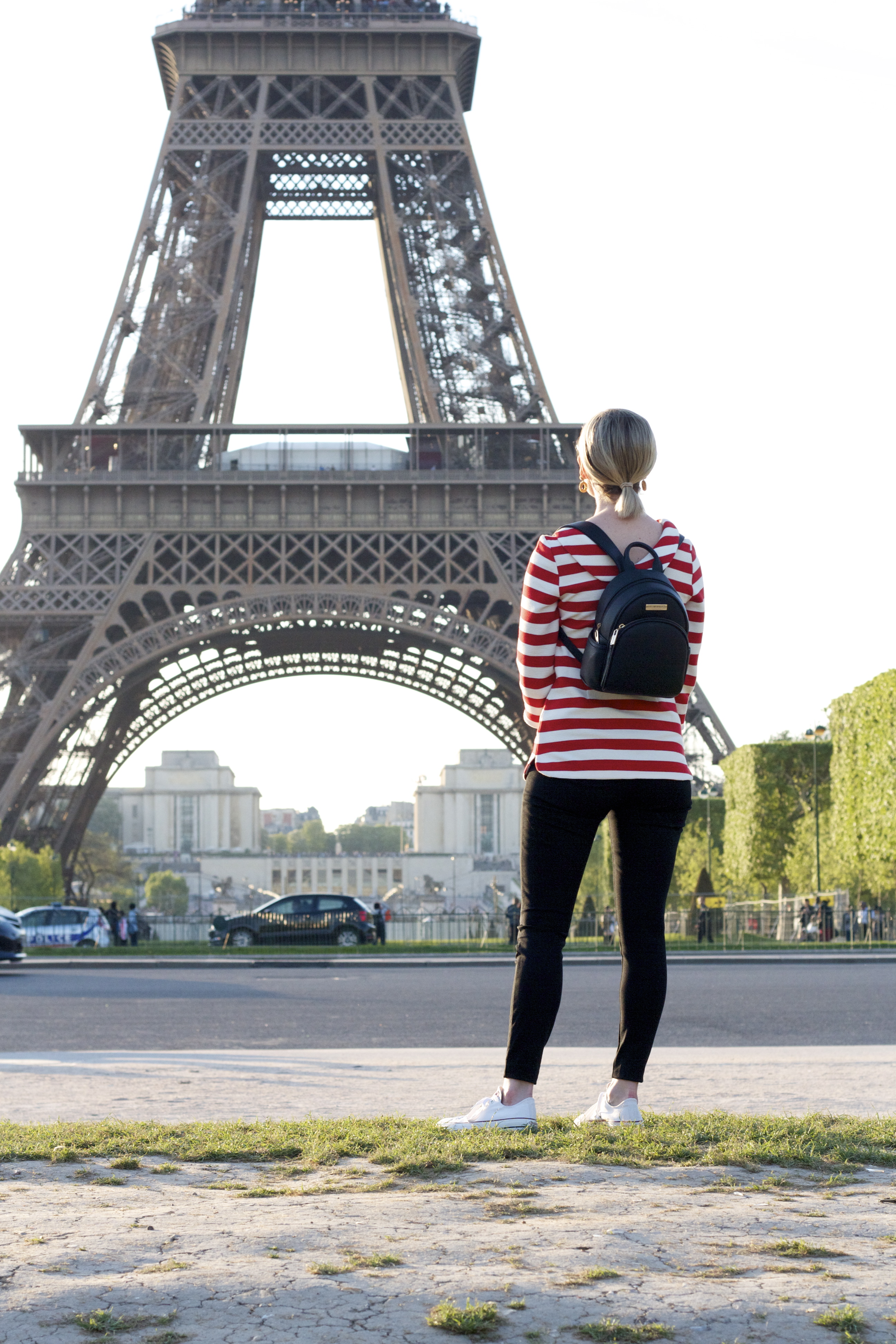 Paris tourist, Eiffel tower, Chuck Taylors